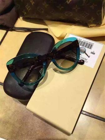 Солнцезащитные очки Lv / Louis Vuitton