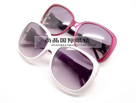 Солнцезащитные очки Armani