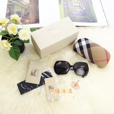 Солнцезащитные очки Burberry / Burberry