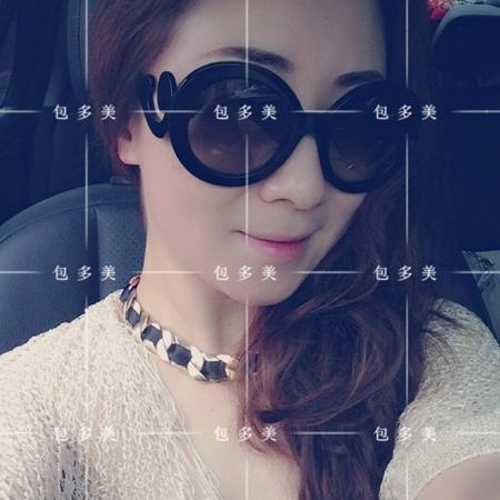 Солнцезащитные очки Prada