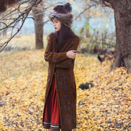 Свитер Aporia． As/maze