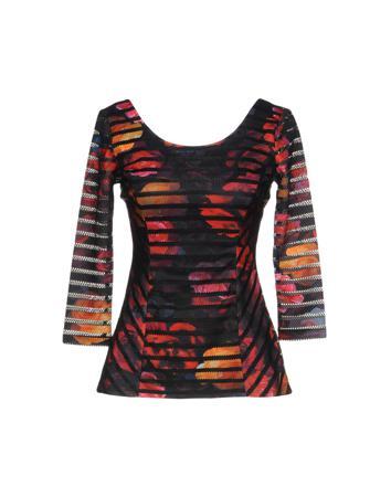 Футболка GUESS