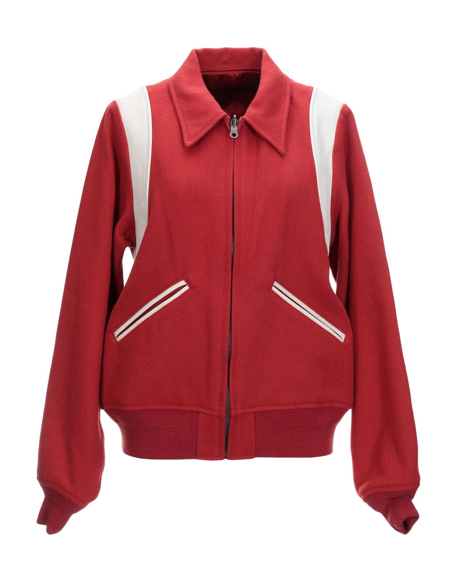 Куртка  - Красный цвет