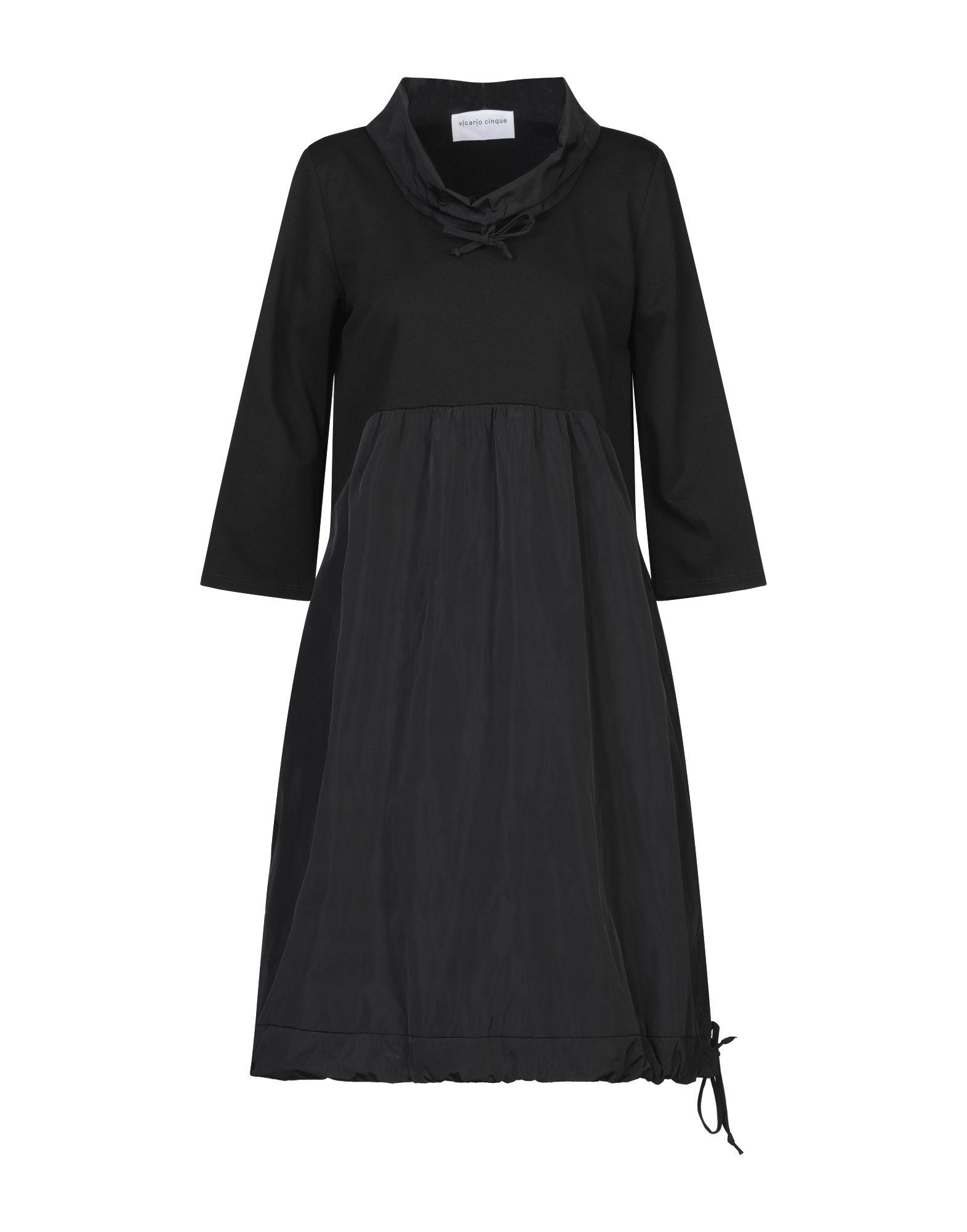 Короткое платье  - Черный цвет