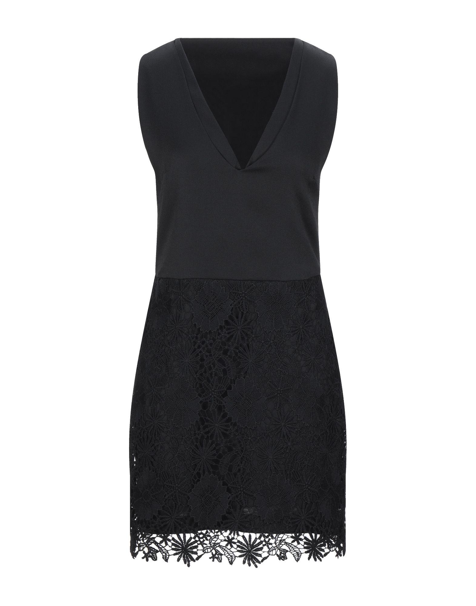 Короткое платье  - Черный цвет