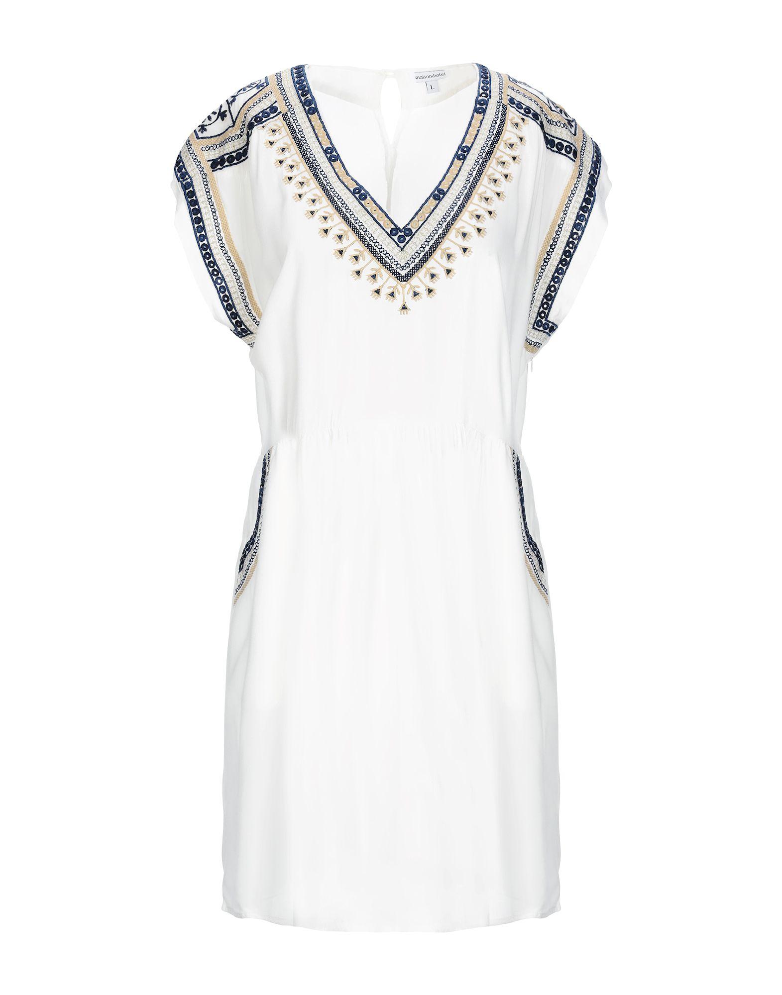 Короткое платье  - Белый цвет