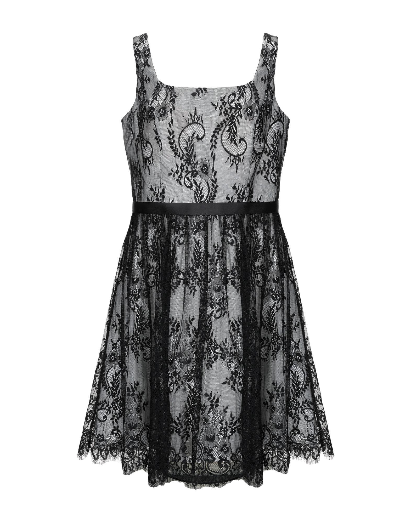 Короткое платье  - Черный цвет