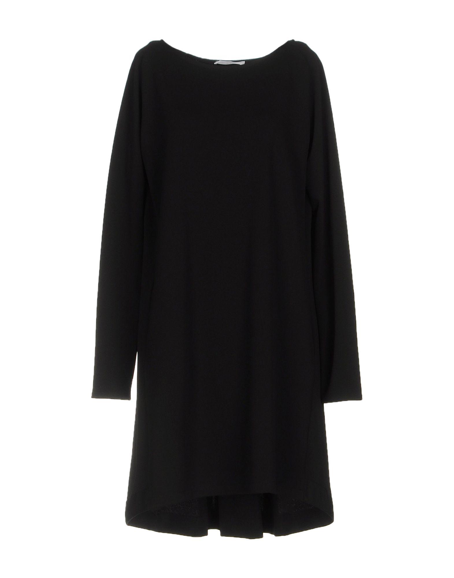 Короткое платье  - Черный цвет