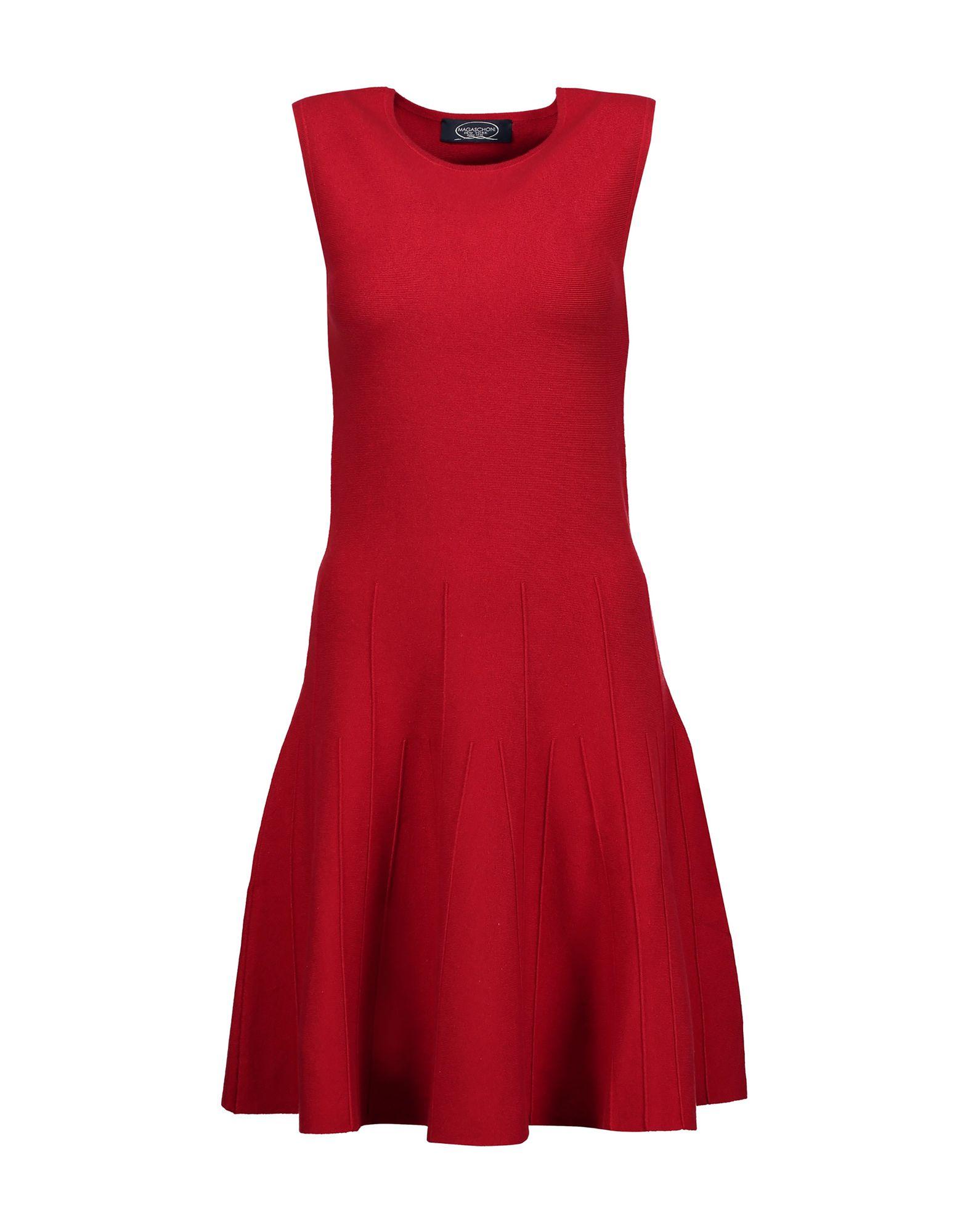 Короткое платье  - Красный цвет