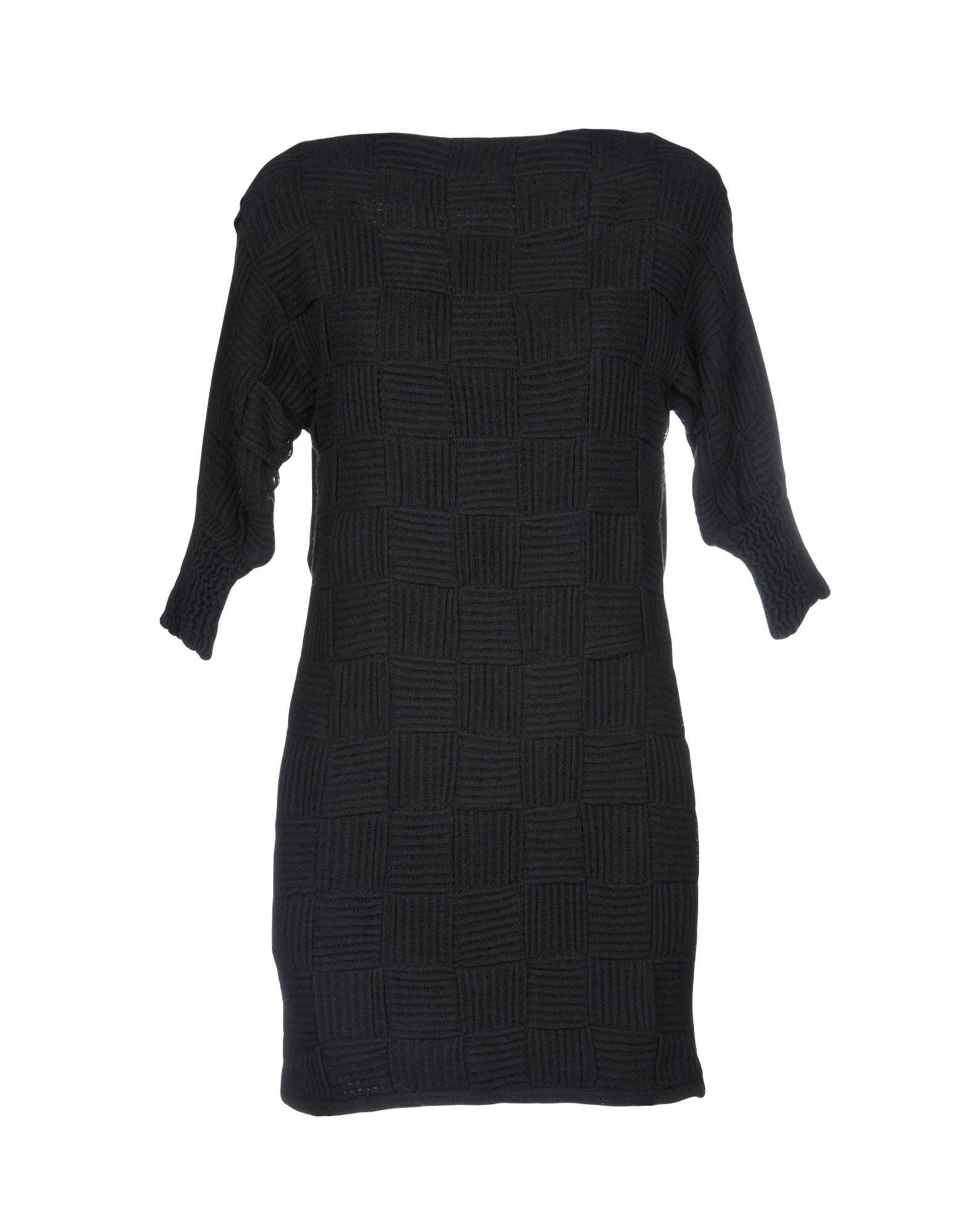 Короткое платье  - Черный цвет