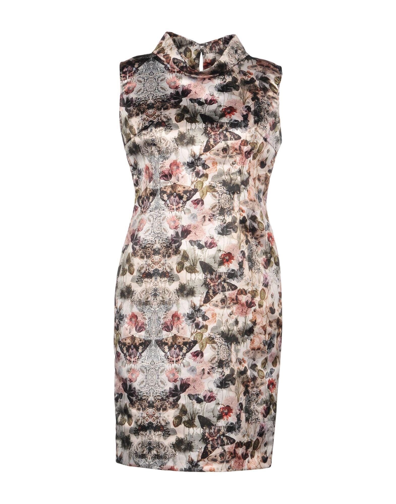 Короткое платье  - Зеленый цвет