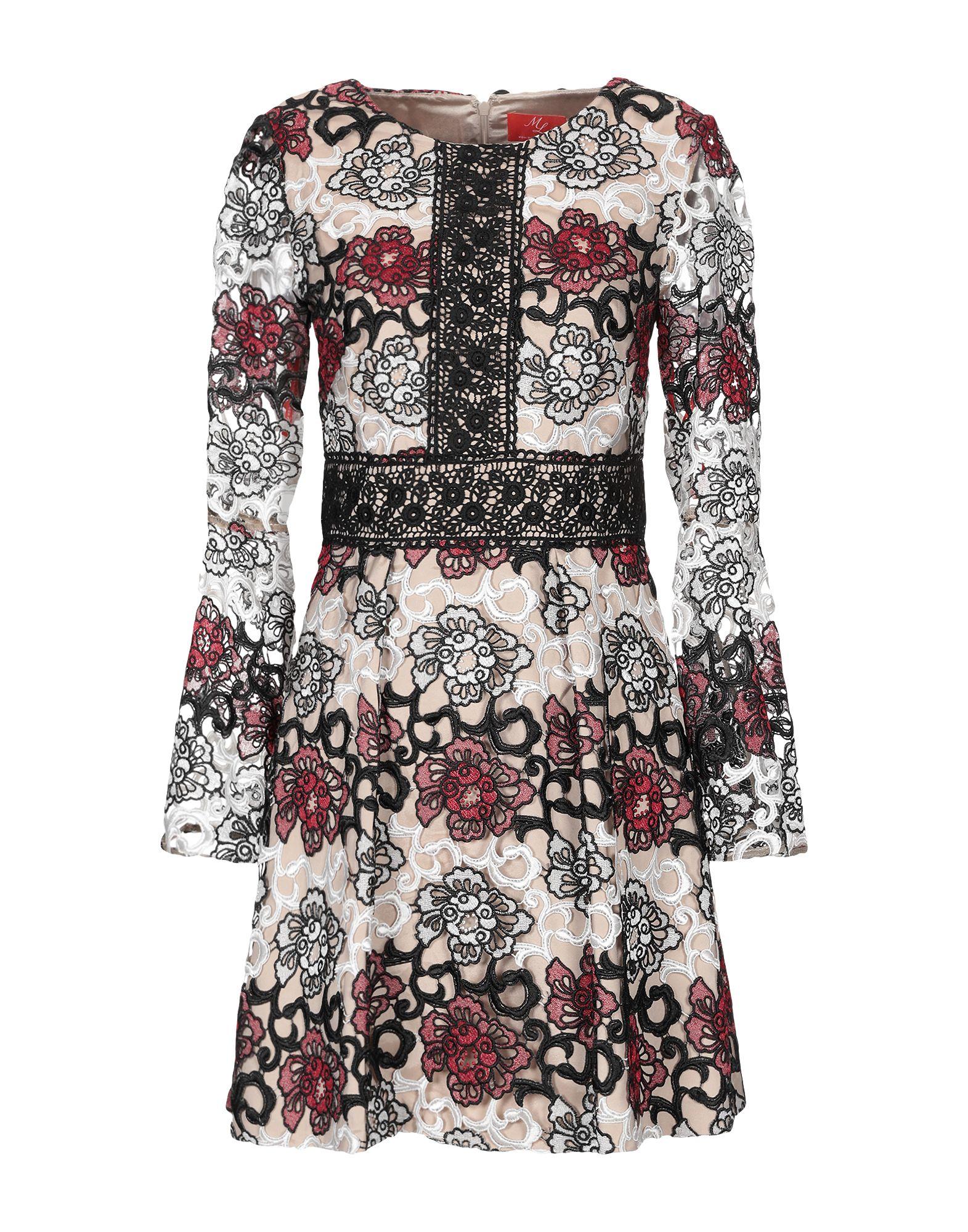 Короткое платье  - Бежевый цвет