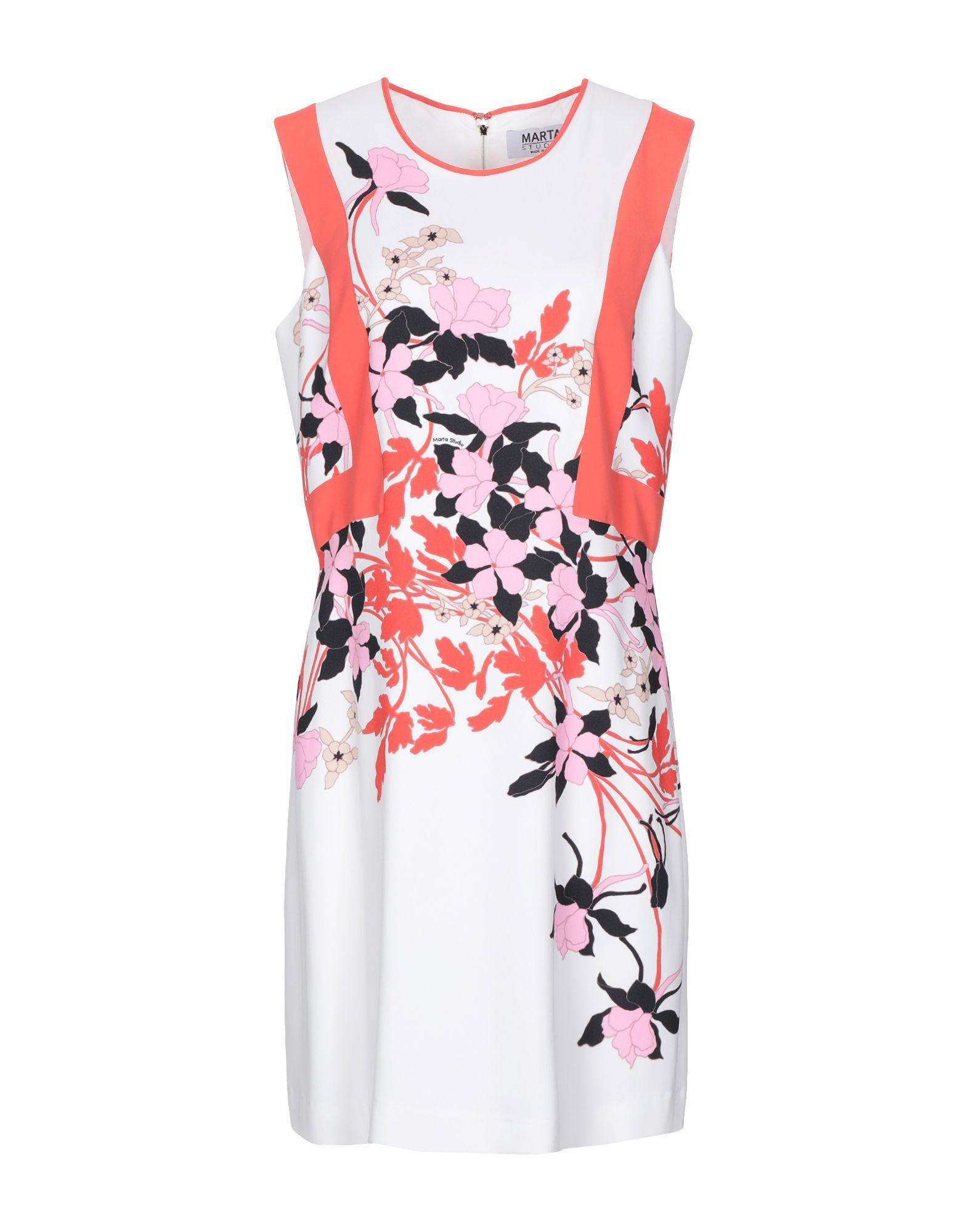 Короткое платье  - Белый цвет