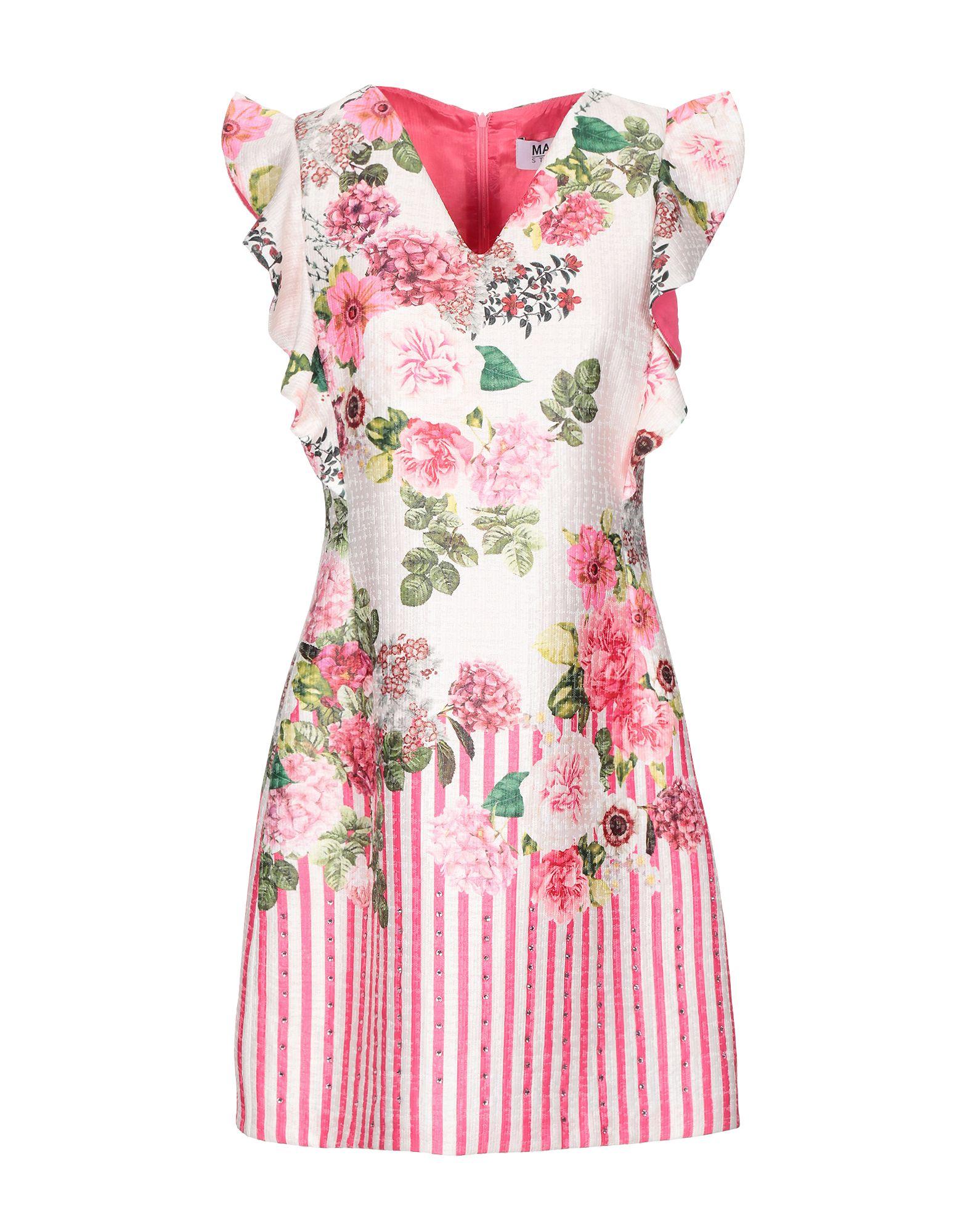 Короткое платье  - Белый цвет