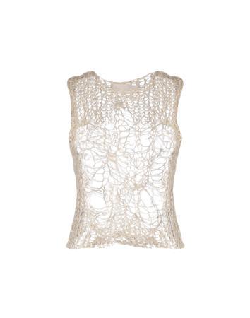 Топ ISABEL BENENATO