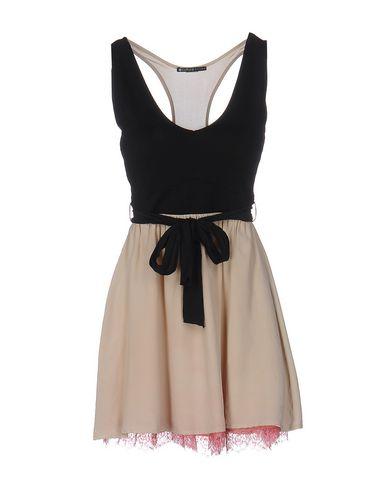 короткое платье  - Черный цвет