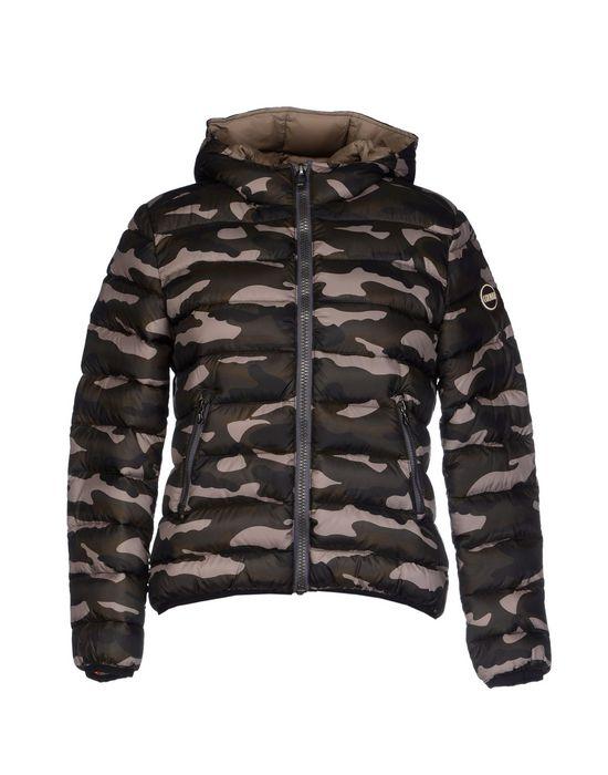 Пуховик  - Темно-зеленый цвет