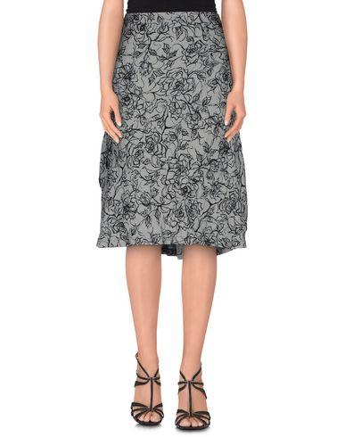 Юбка до колена  -  цвет