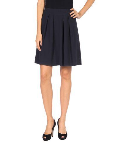 Юбка до колена  -  цвет