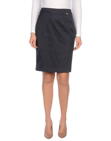 Юбка до колена  -  цвет